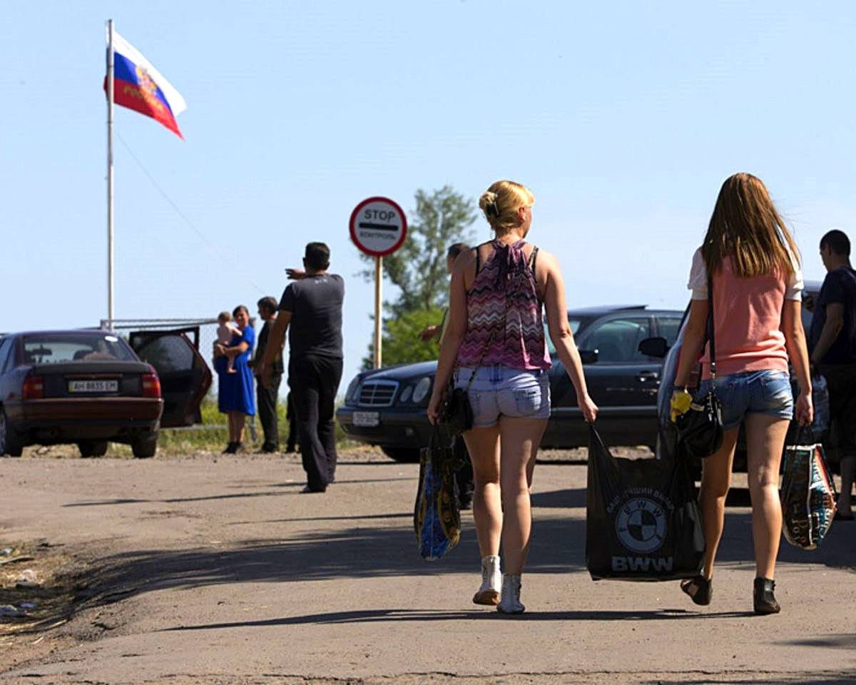 Украинцы тысячами бегут в Россию и просят статуса беженцев