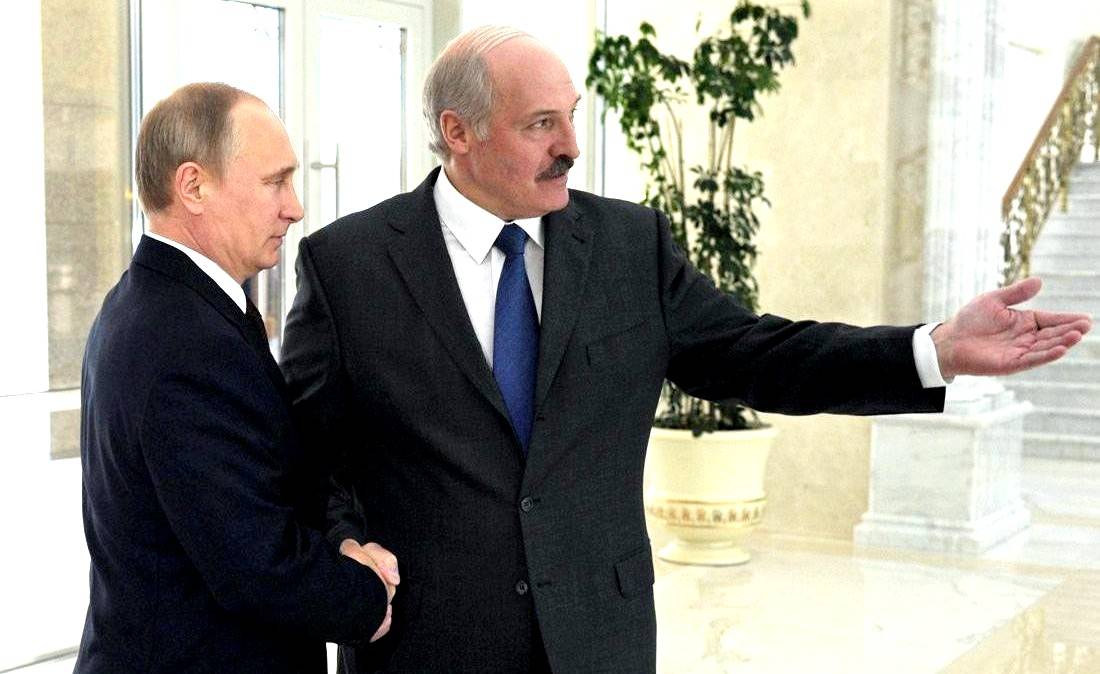 Российский политолог: Лукашенко тащит Путина за собой на дно