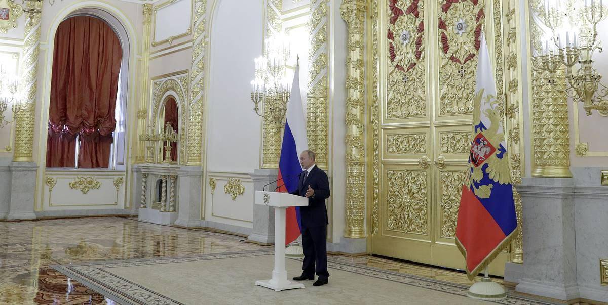 Путин объяснил сенаторам смысл поправок к Конституции