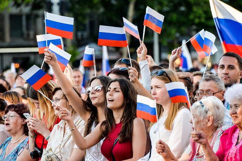 Как граждане России оценивают санкции против своей страны и чиновников РФ