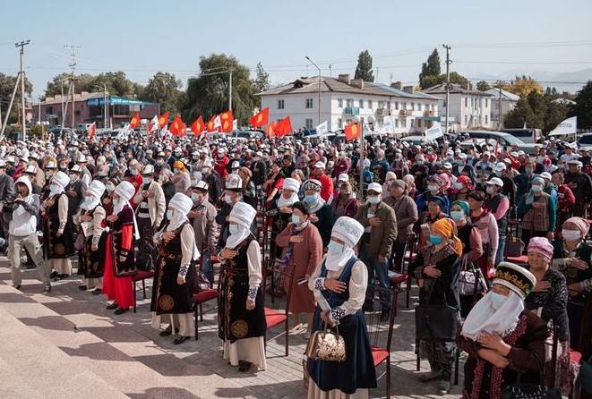 Не грозит ли белорусский сценарий Кыргызстану после парламентских выборов?