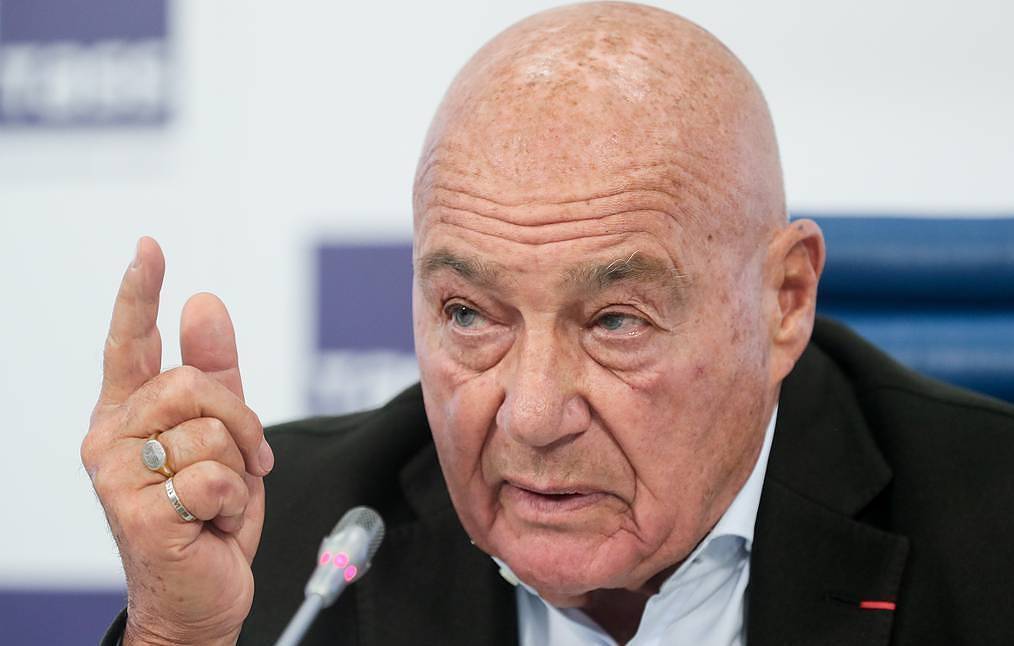 Познер назвал "идиотством" мнение ряда стран Запада о российской вакцине