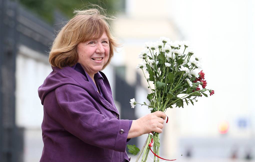 Алексиевич покинула Белоруссию