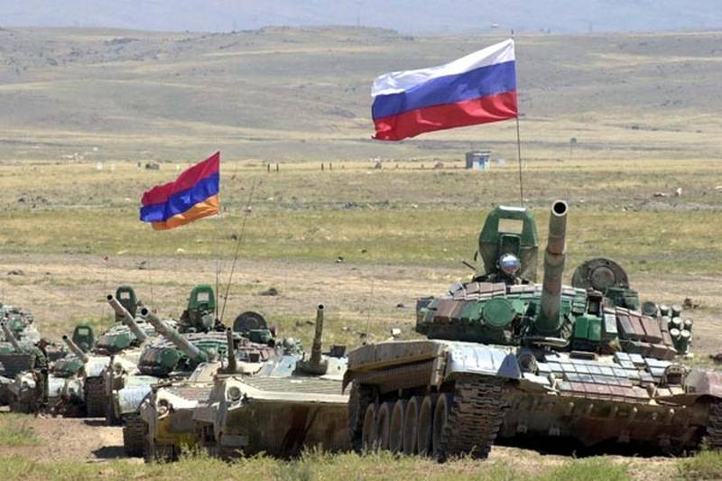 «С мыслями о России»: эксперт о целях обострения конфликта в Карабахе «С мыслями о России»: эксперт о целях обострения конфликта в Карабахе