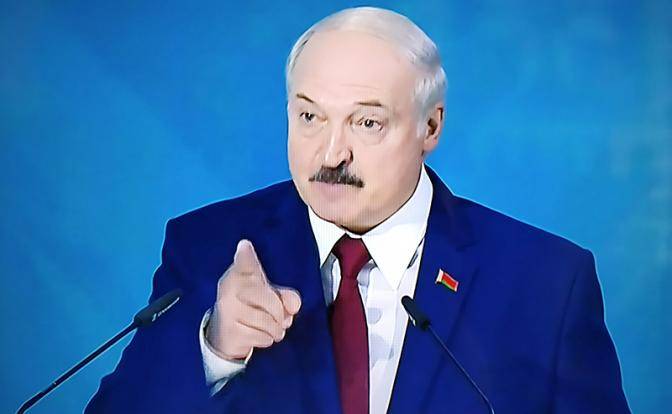 Лукашенко объяснил Макрону, кто он такой, напомнив о «желтых жилетах» Лукашенко объяснил Макрону, кто он такой, напомнив о «желтых жилетах»