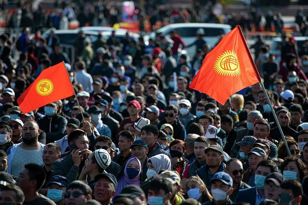 Бишкек: уличные беспорядки, отмена результатов выборов, отставка премьера