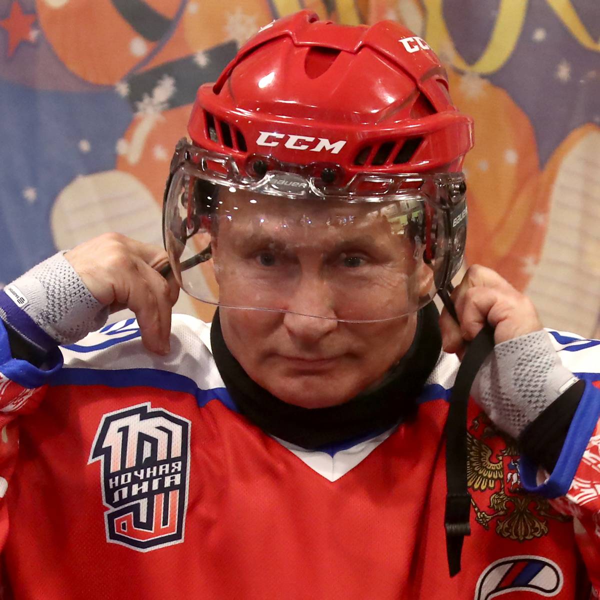 Путин рассказал, с кем играет в хоккей
