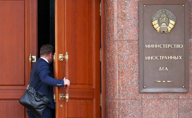 Батька послал: Прибалтийские послы тикают из Минска Батька послал: Прибалтийские послы тикают из Минска
