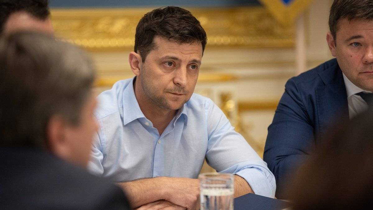 Фракция Зеленского в Раде раскололась из-за «русской вакцины» Фракция Зеленского в Раде раскололась из-за «русской вакцины»