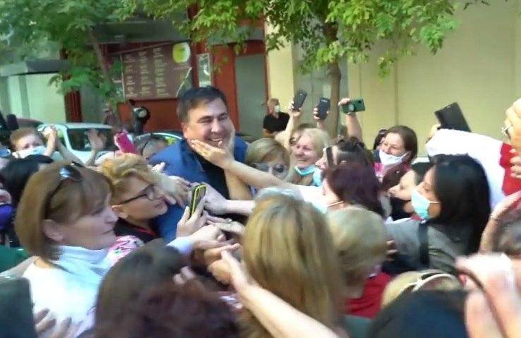 Саакашвили избили в Греции. Почему ему это выгодно