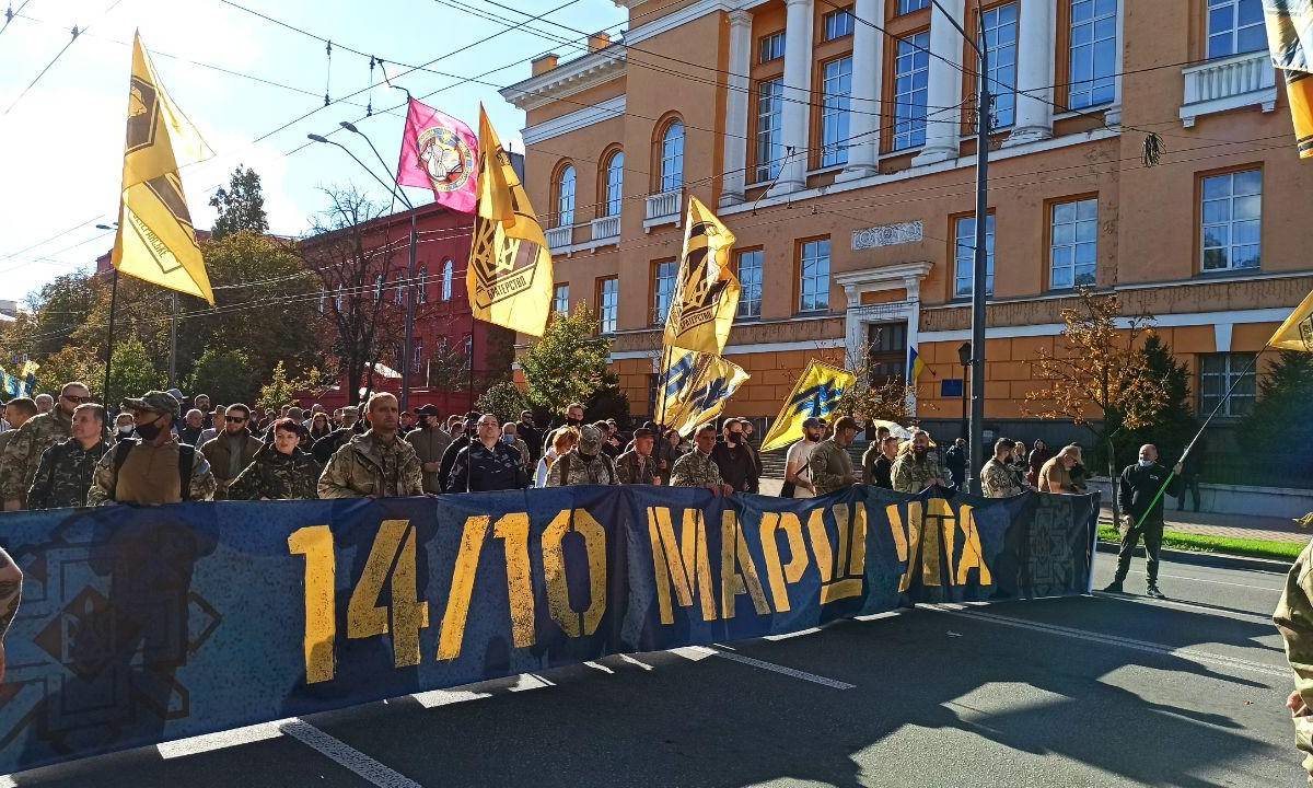 Нацисты маршируют по Киеву:  Оппозиция попряталась и не мешает бандеровцам