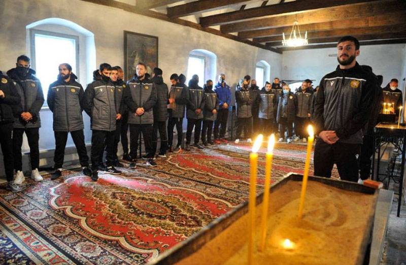 «Это политическое давление и игра в пользу Азербайджана»: болельщики комментируют претензии УЕФА к сборной Армении в Таллине