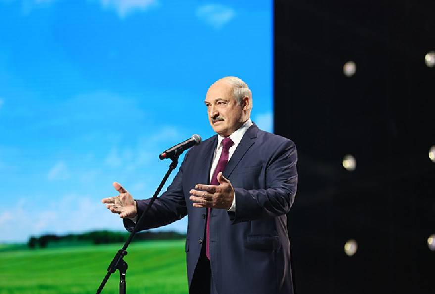 Александру Лукашенко напомнили, сколько раз он говорил, что «за власть не держится» Александру Лукашенко напомнили, сколько раз он говорил, что «за власть не держится»