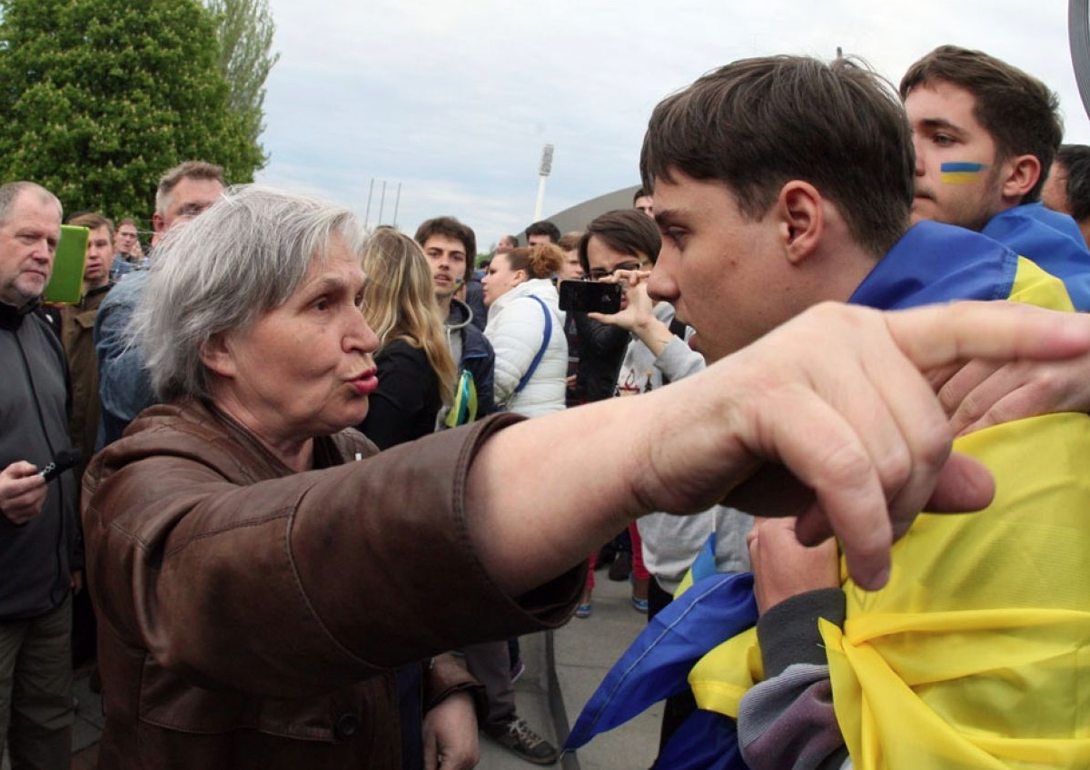 Жители Украины требуют для Донбасса автономный статус