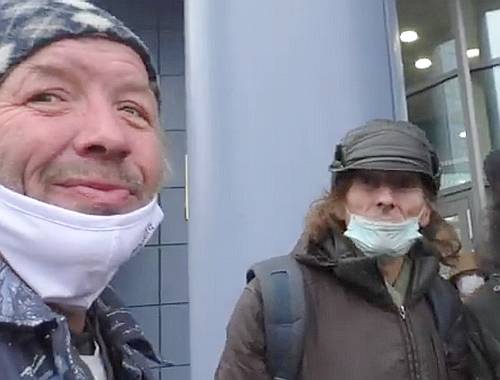 Либералы в Москве набирают бомжей в массовку изображать противников Путина Либералы в Москве набирают бомжей в массовку изображать противников Путина