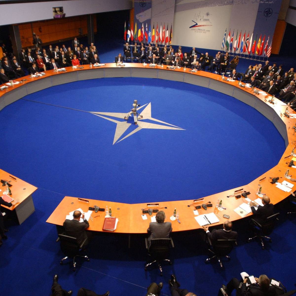 В НАТО обеспокоены слухами о сокращении армии РФ В НАТО обеспокоены слухами о сокращении армии РФ