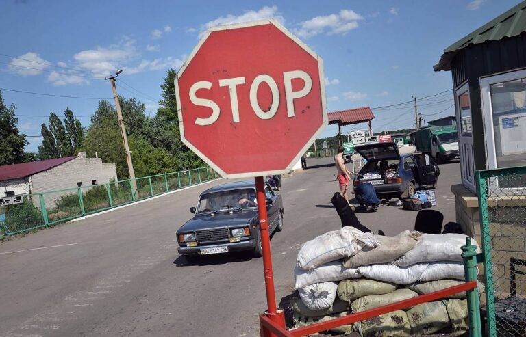 Жителям Луганщины запретили находиться вблизи границы с РФ