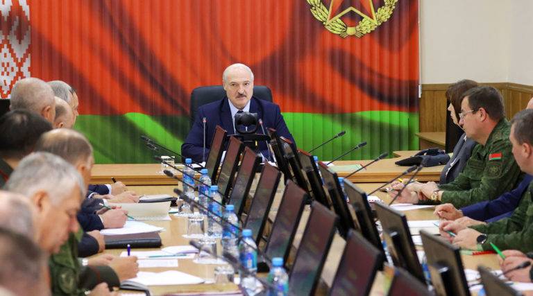 Лукашенко продолжит «заискивать» с Западом в обход России