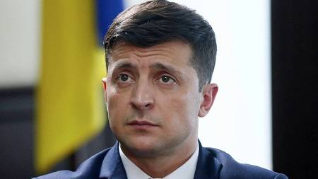Зеленскому грозит отставка из-за провокации с Конституционным судом Украины