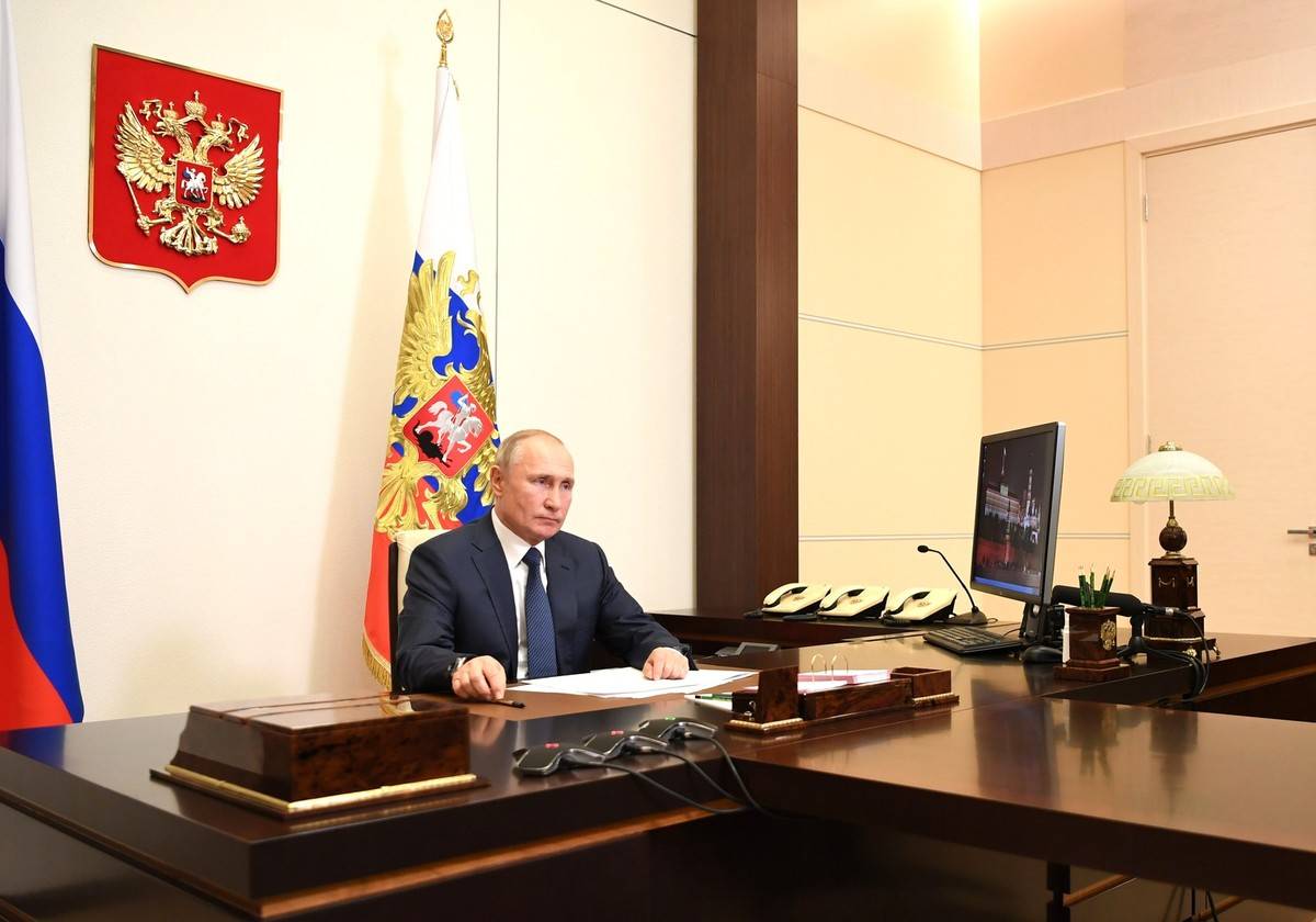 Путин объявил о вводе миротворцев в Карабах. В Армении начались беспорядки