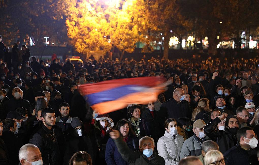 "Пашинян, уходи!". Как прошел митинг на площади Свободы в Ереване