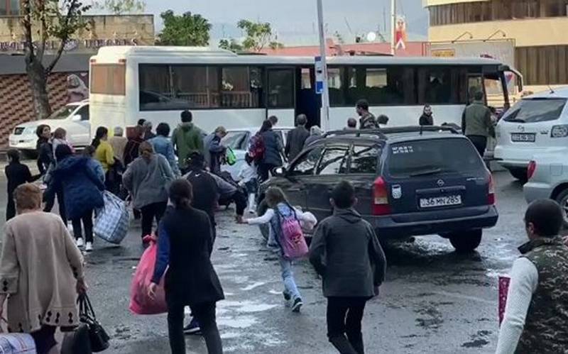 Азербайджанские СМИ: Почему армяне бегут из Карабаха в «предавшую» их Россию Азербайджанские СМИ: Почему армяне бегут из Карабаха в «предавшую» их Россию