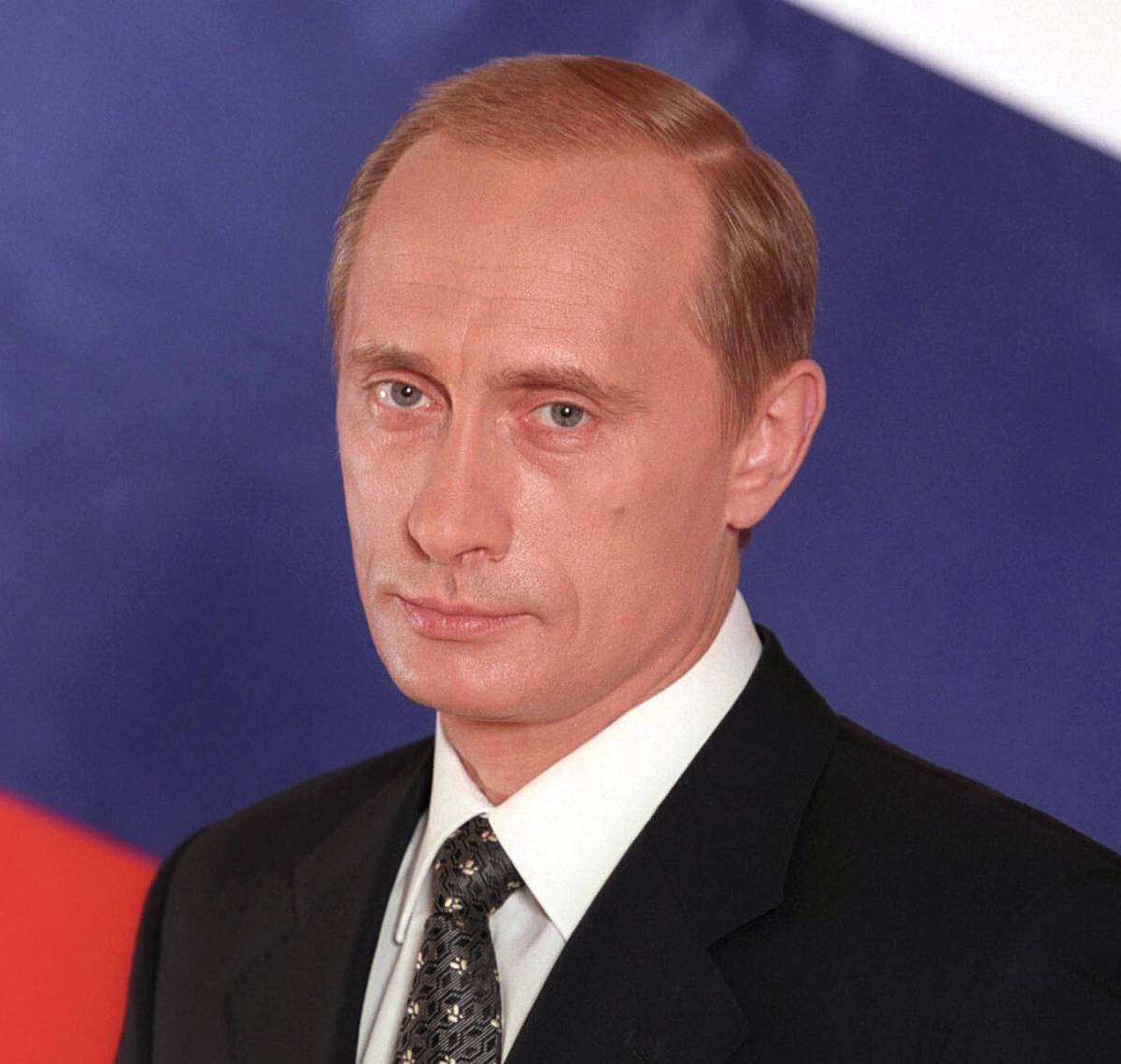 Кремль прокомментировал инцидент с порванным портретом Путина