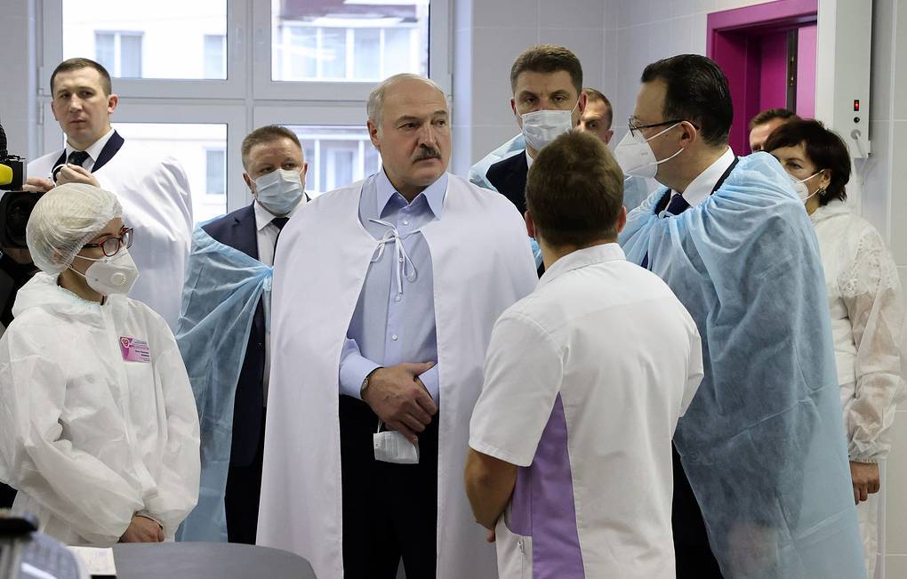 Лукашенко заявил, что не будет президентом при новой конституции