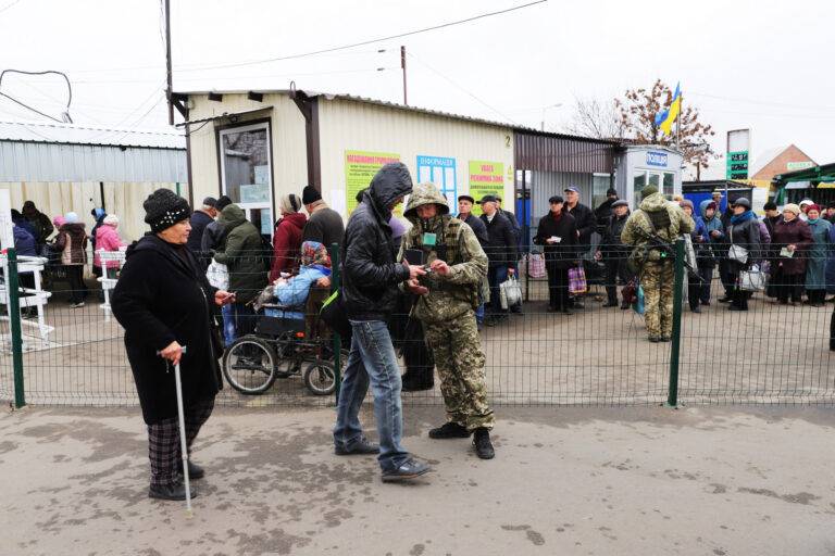 Даже лояльные Украине переселенцы Донбасса массово возвращаются в ЛДНР