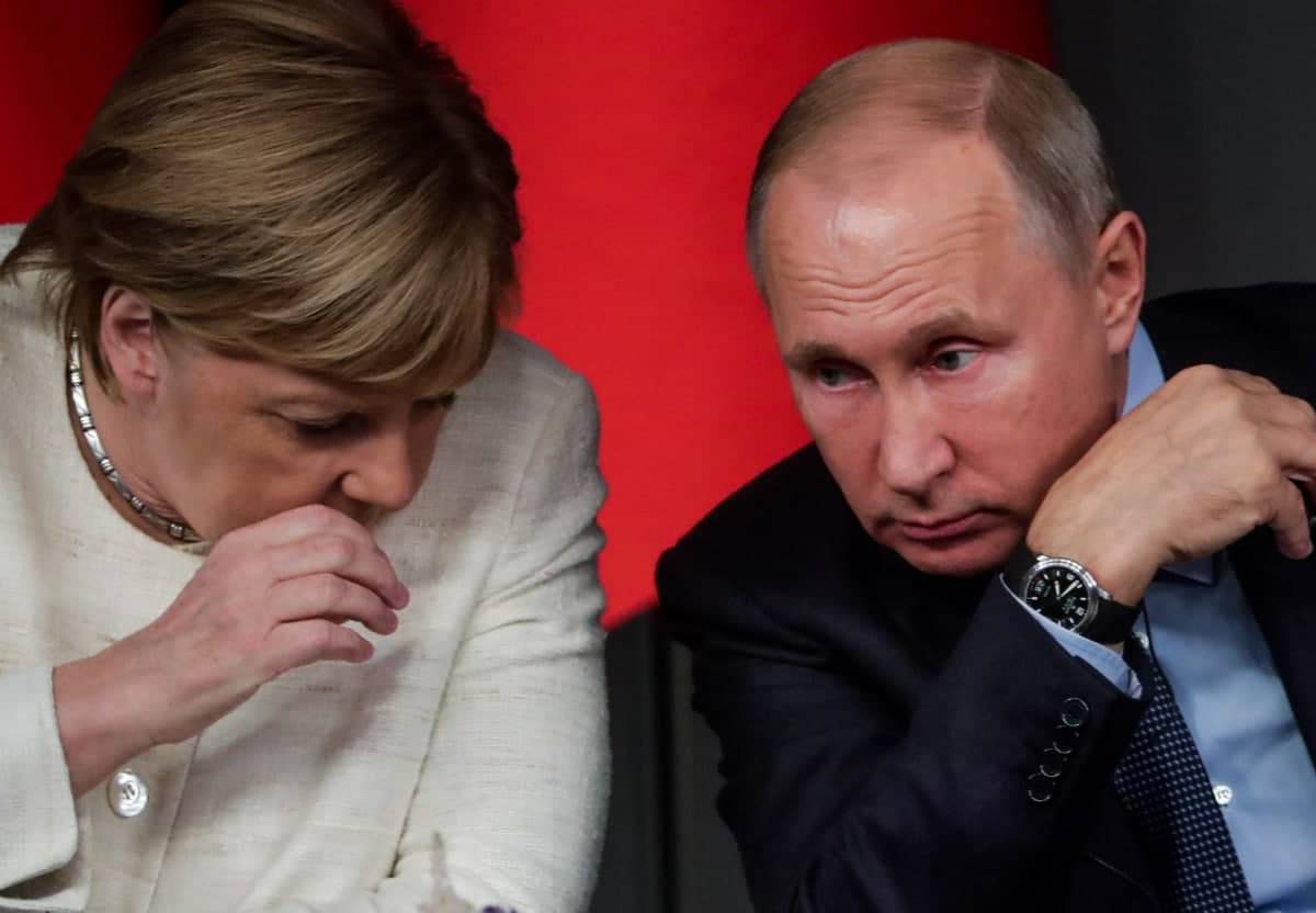 Меркель с Путиным обсудили "берлинского пациента"