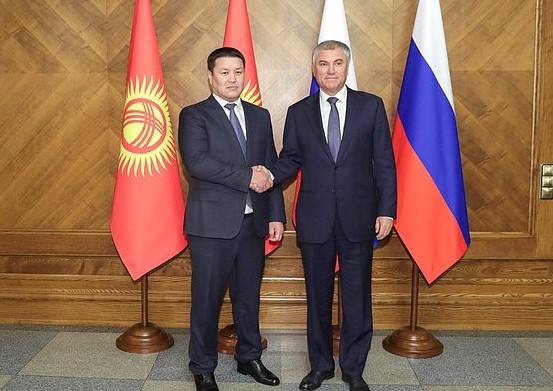 Эксперты гадают: Россия изменила политику в отношении Кыргызстана?