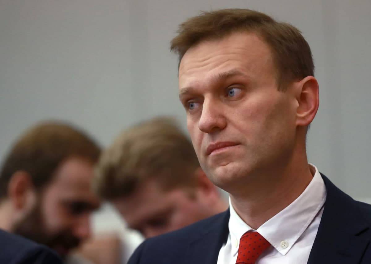 У Кремля спросили о слежке за Навальным