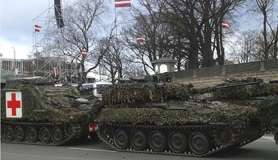 В Латвии ввели комендантский час. При чем тут НАТО?