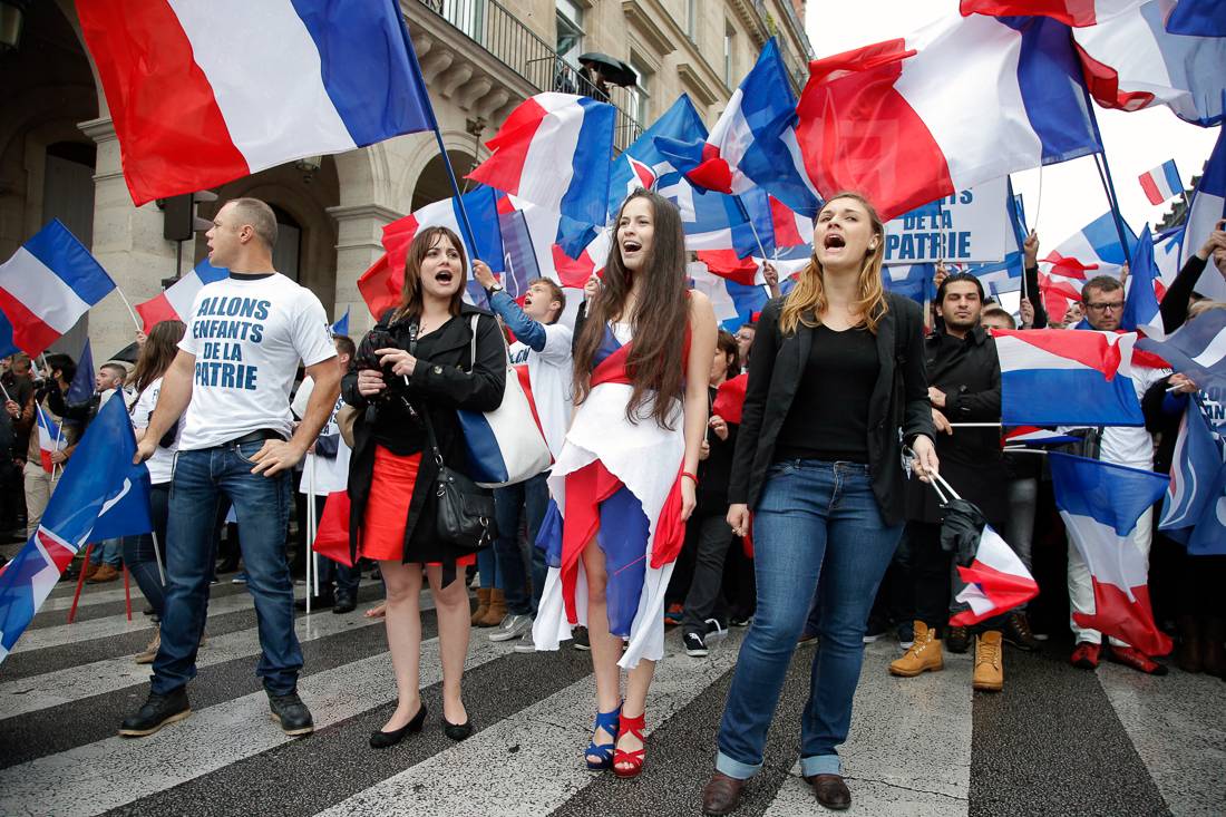 Франция 1 июня. День труда во Франции. 1 Мая во Франции. Франция люди. Французы люди.