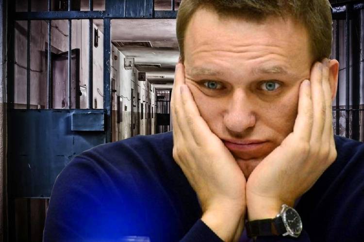 Кто кого боится — о суде над Навальным