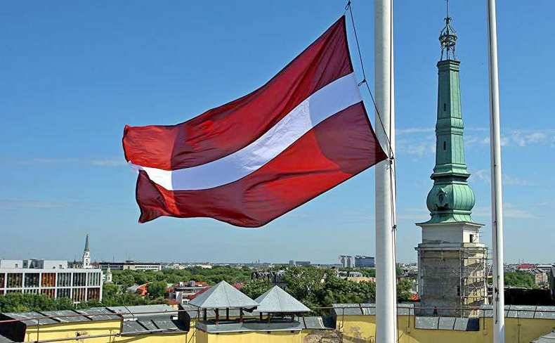 Латвия пошла по пути России против Европы