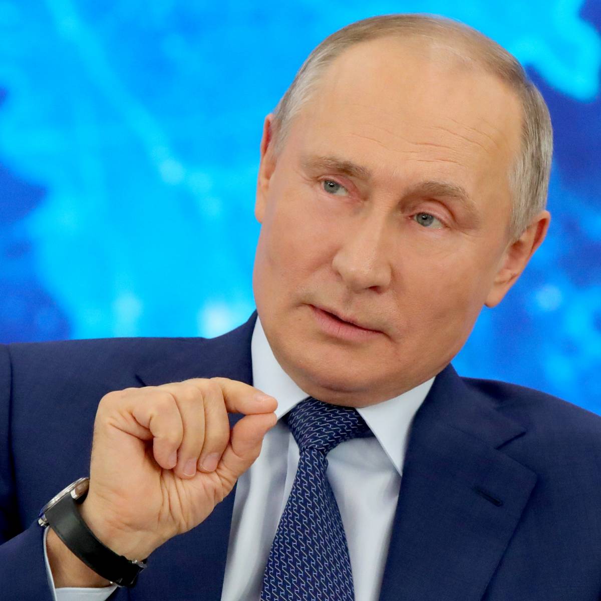 Путин предложил отменить возрастные ограничения для госслужащих