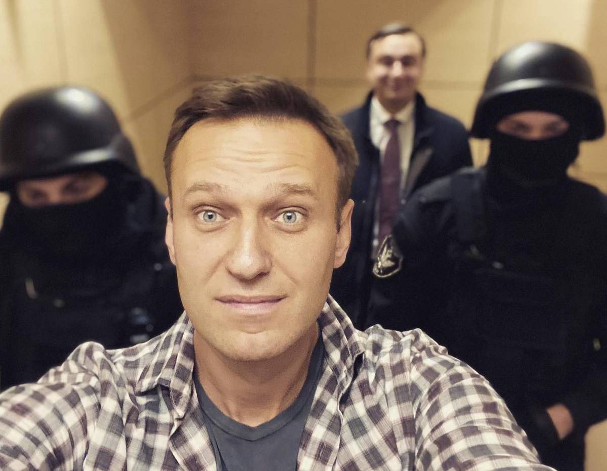 «Разрушитель России». Кем видят Навального наши враги