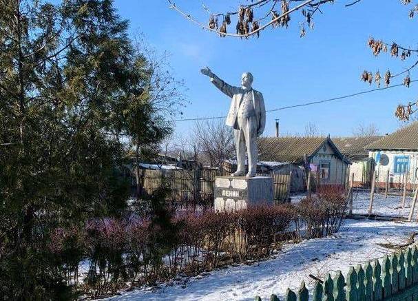 На Украине снесли последний памятник Ленину. Что будет новой целью нацистов