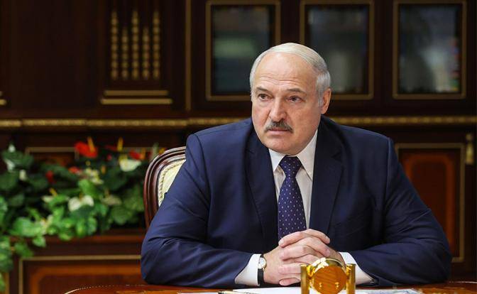 Лукашенко с трудом удержал власть в Минске, теперь даёт советы России Лукашенко с трудом удержал власть в Минске, теперь даёт советы России