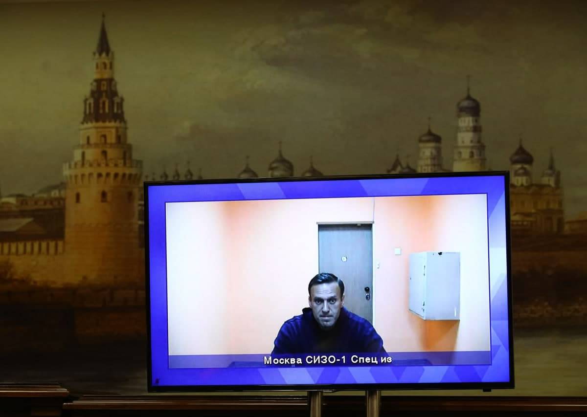 Прокуратура требует замены срока Навального