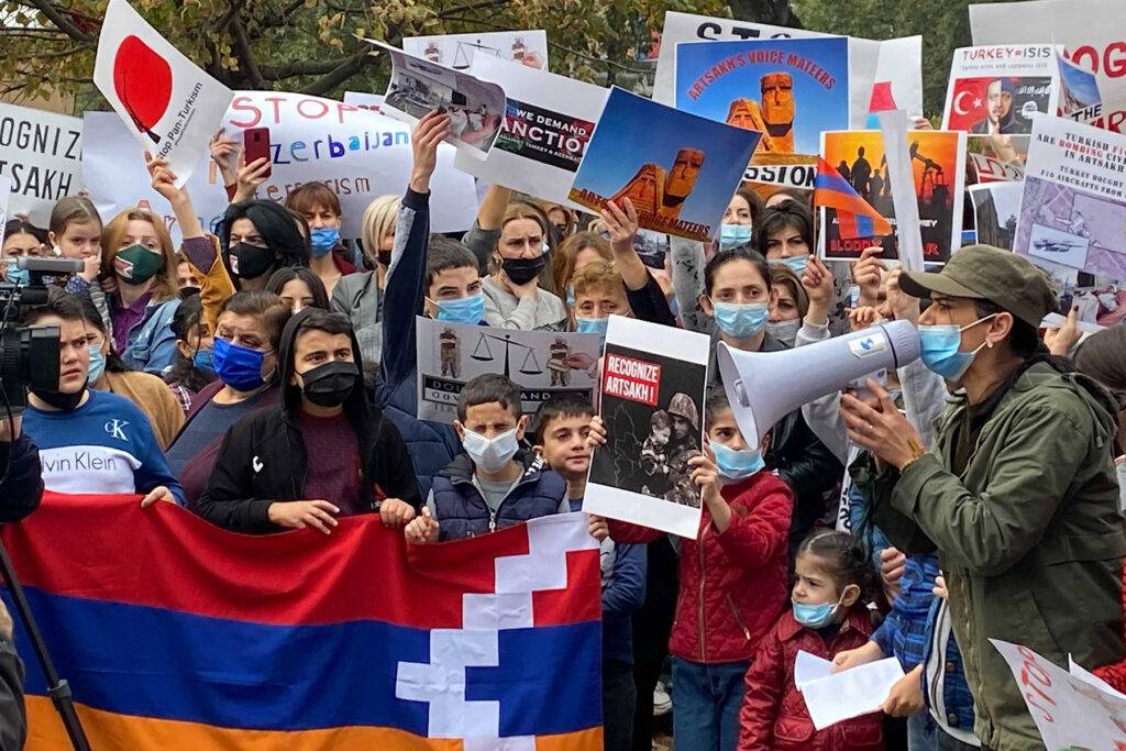 Азербайджанские СМИ предрекают «великое переселение» армян в Россию