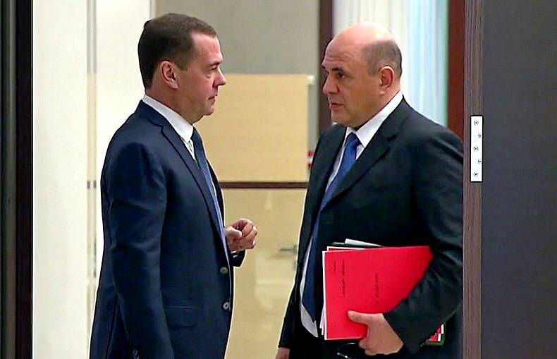 Медведев делает заявку на конфликт с Мишустиным