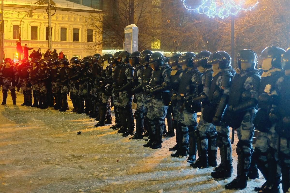«Стоило бы поучиться»: американцам нравятся действия полиции РФ в отношении «навальнистов»
