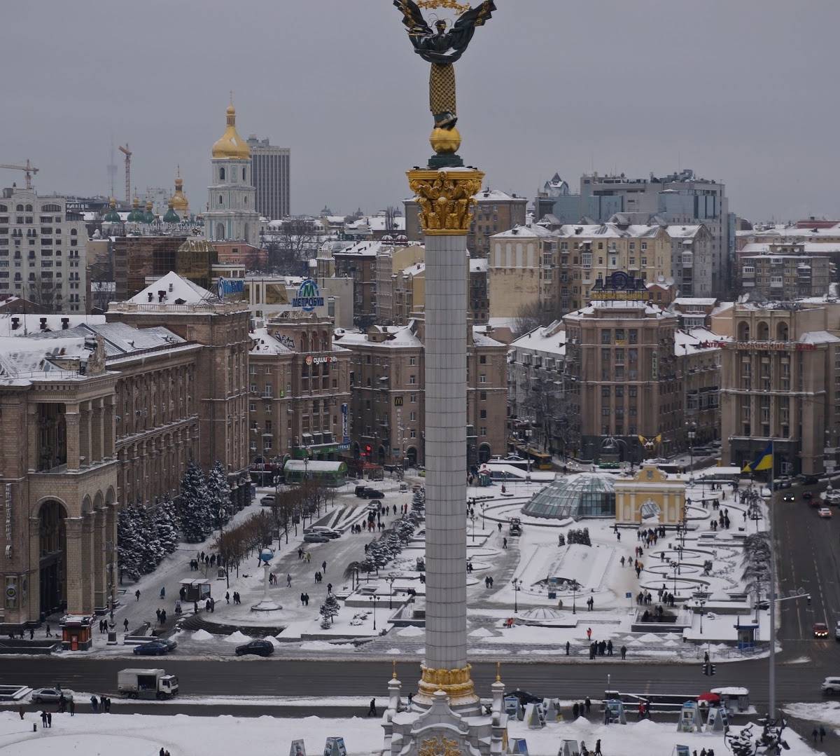В Киеве начался протест против закрытия телеканалов