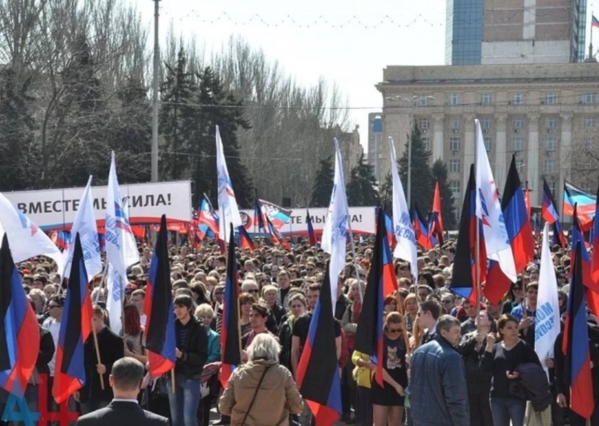 Пророссийский. ДНР митинг. Донецк ДНР демонстрация. Провозглашение Донбасса. День провозглашения ДНР 2020.