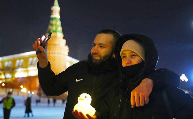 Акции Навального: вдруг откуда-то горит маленький фонарик