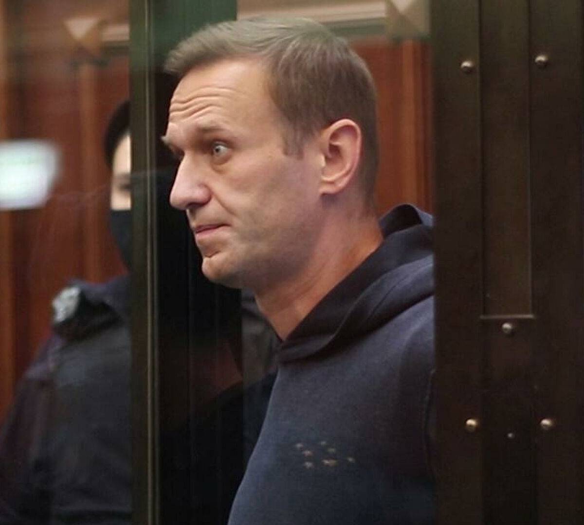 Портит собственный имидж: эксперты о клевете Навального на ветерана