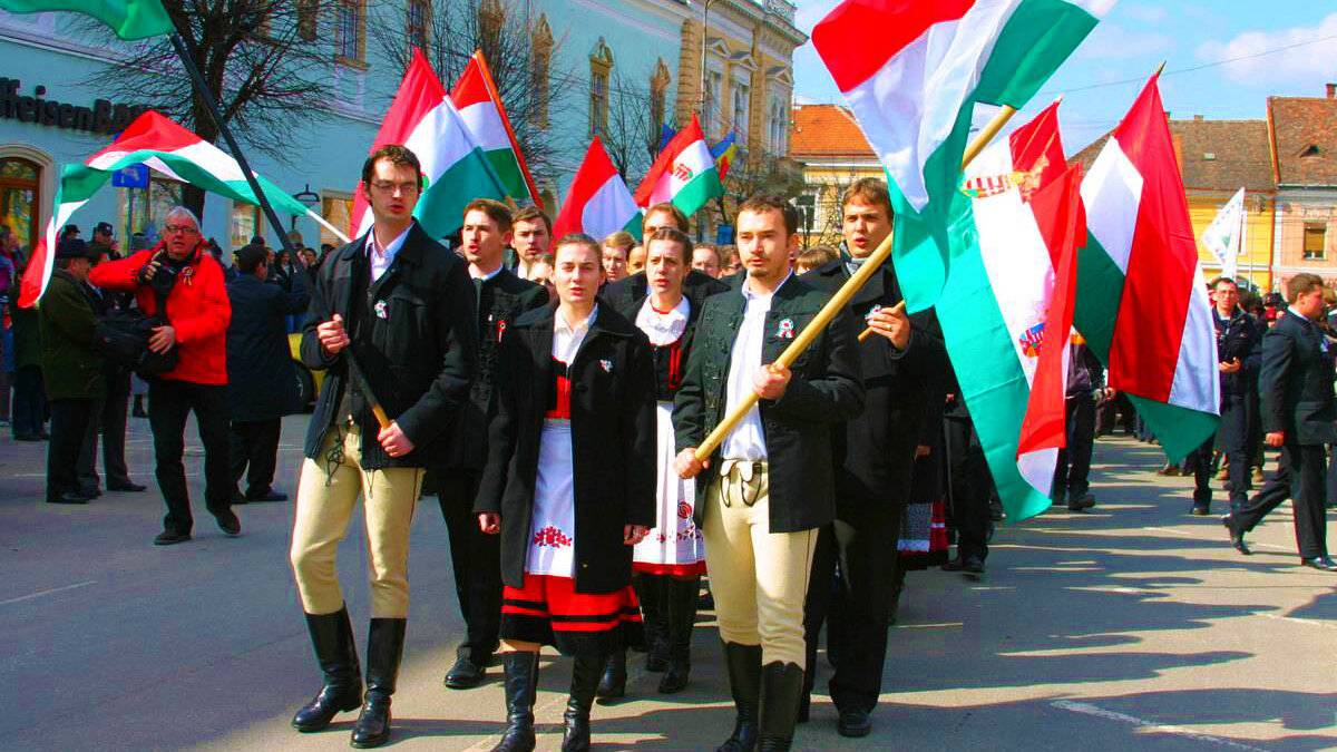 Украинские власти снова взялись за венгров Закарпатья