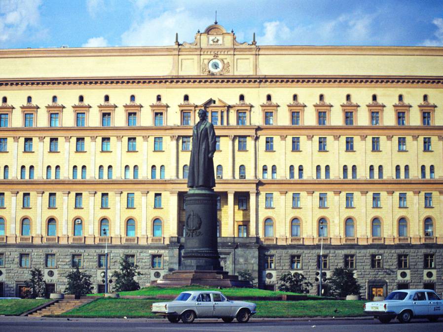 Вокруг памятника Ф.Э. Дзержинскому власти устроили очередную манипуляцию